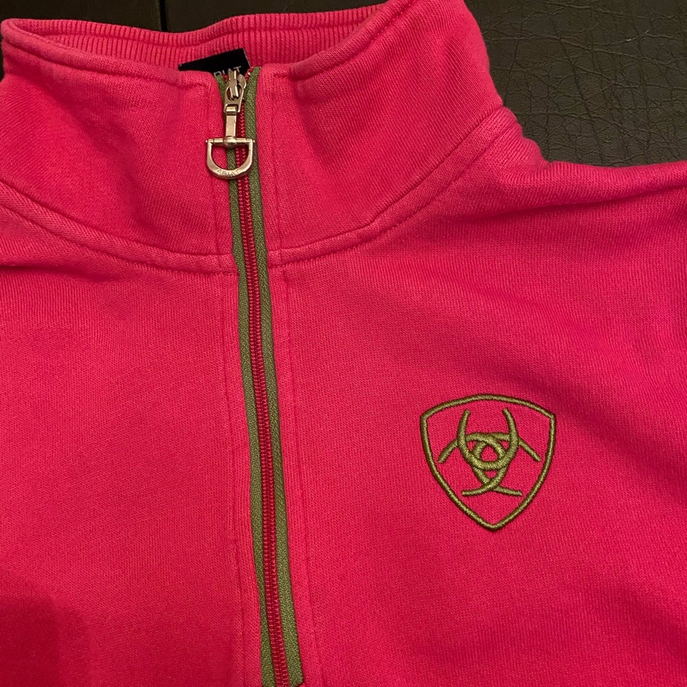 Size M Ariat pullover